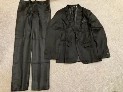 2 ps dress suit New READ description., View more