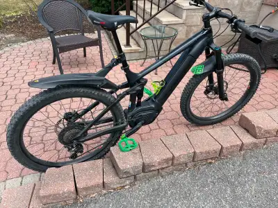 TREK POWERFLY 2020/21 LT-7 Plus dual-suspension used eMTB with 500Wh Wh Bosch Performance CX motor,...