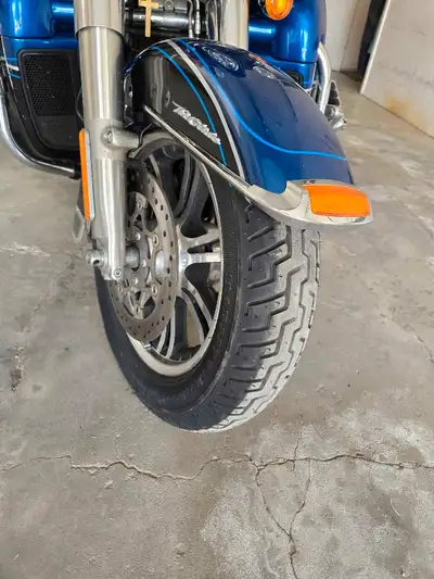 $28000 OBO 41200 kms Fresh safety New front tire and brakes Infotainment system We'll maintained Thi...
