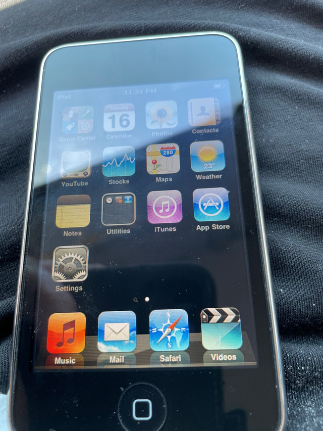 iPod Touch 2nd Gen 8 GB in iPods & MP3s in Dartmouth