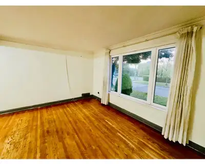 Prime Scarborough Location Rent: $2,800/month 3 Spacious Bedrooms 1 Bathroom Parking Available Laund...