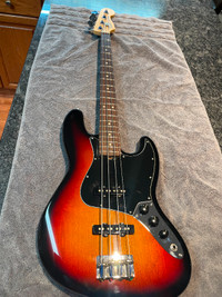 FENDER USA MADE JAZZ BASS LIKE NEW MODEL #0198610300