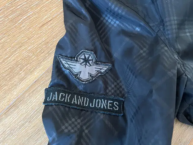Jack and Jones Bomber Jacket with Hood - Black - Men's Small in Men's in Markham / York Region - Image 5