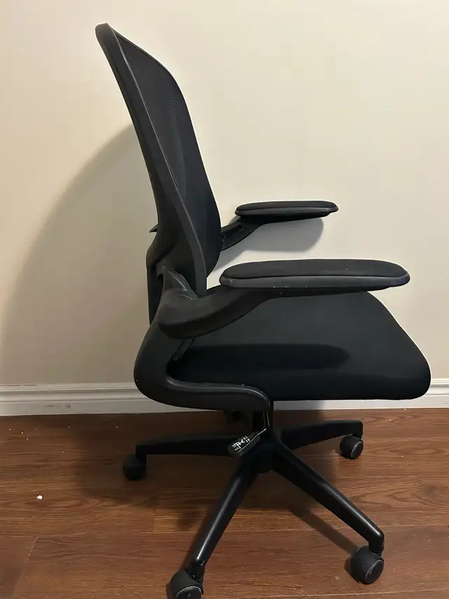 Office Chair in Chairs & Recliners in City of Toronto - Image 3
