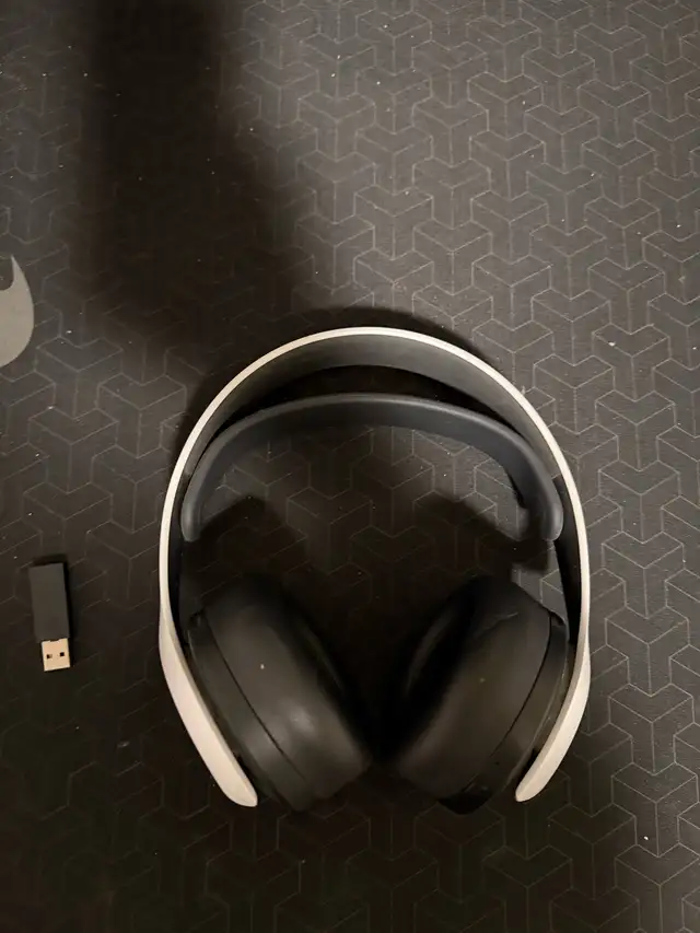 casque ps5 sans fil in Sony Playstation 5 in Longueuil / South Shore - Image 3
