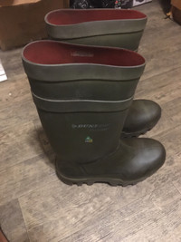 Dunlop boots size 11