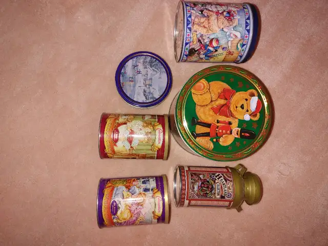 Vintage Christmas tins in Holiday, Event & Seasonal in Edmonton - Image 3