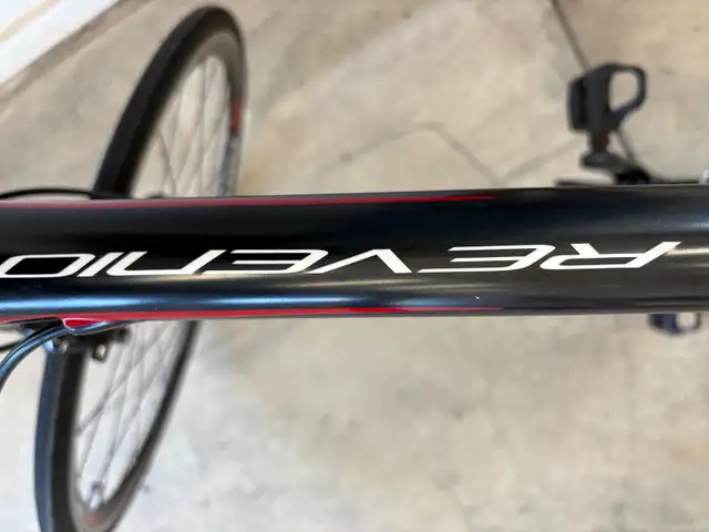 Raleigh Revenio Carbon2 - 60cm Road Bike in Road in Fredericton - Image 4