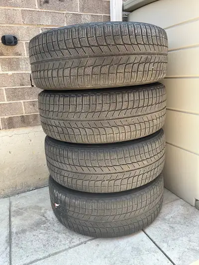 225-55-R17 tire size 5 x 108 mm bolt pattern 5 bolt pattern Winter ❄️ Tire’s on rims