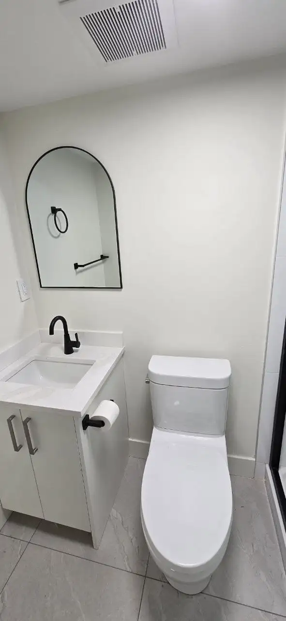 1 Bed 1 Bath House in Long Term Rentals in Mission - Image 5