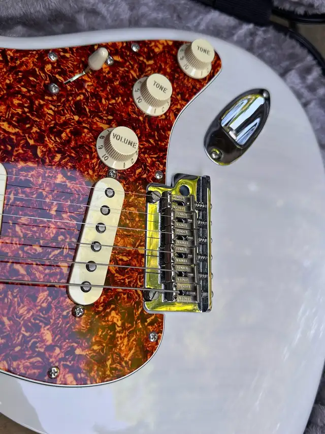 2024 Fender Elite Thinline Stratocaster Pro II in Guitars in City of Toronto - Image 3