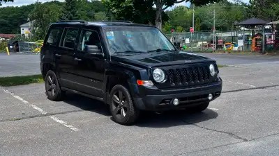 Good working suv! 2016 patriot 4x4 220000km automatic! ac works 4x4 roll up windows cruise control a...