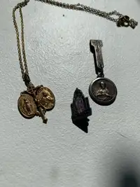 Médaille pendentif religieux antique 