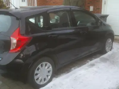 nissan versa note 2013 à mon père, comme neuve, seulement 8000 km a passé les hivers dans le garage