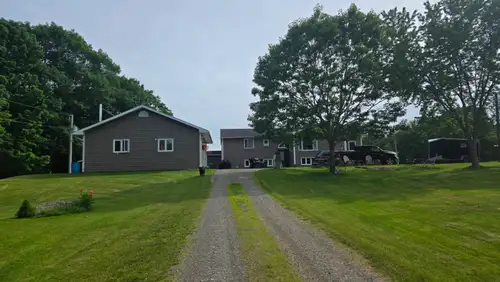 Located on the very scenic Ledge Road, moments from St Stephen and the US border crossing, 20 minute...