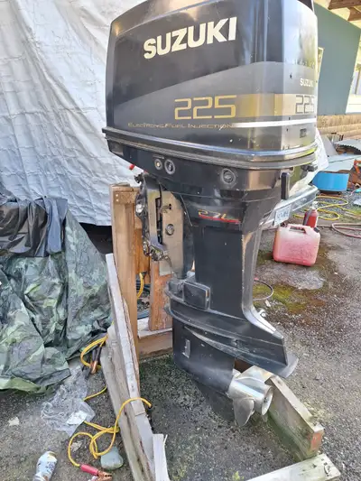 225 0utboard ex coastguard spare little use good compression, has a crack in case repairable un affe...