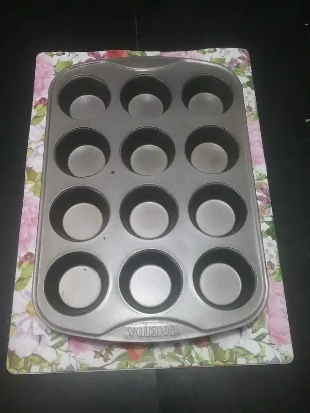 Oneida Muffin Pan497683076083896320