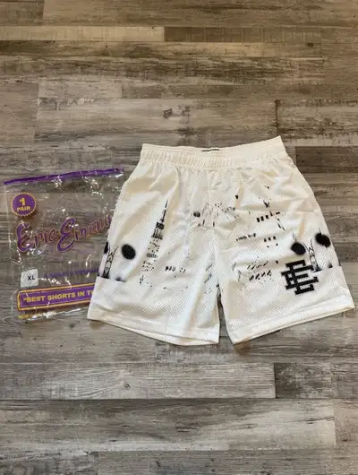 Eric Emmanuel shorts white skyline size medium, View more