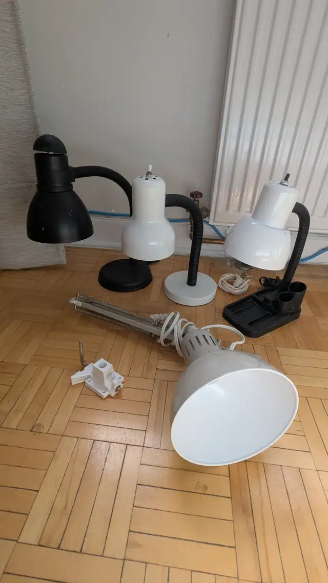 Small Vintage 1980s Metal Adjustable Desk Table Lamp in Indoor Lighting & Fans in City of Toronto - Image 5