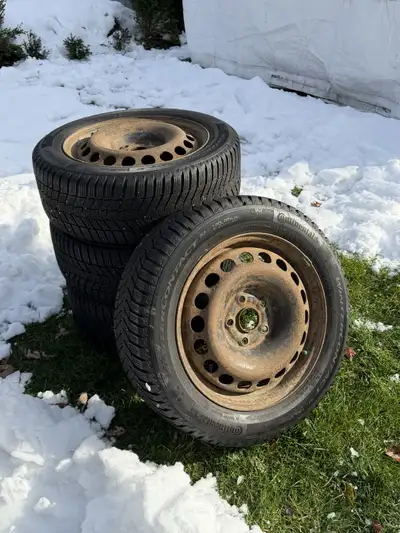 4 Pneus d'hiver Continental, Wintercontact, 205/55 R 16 en très bon état.