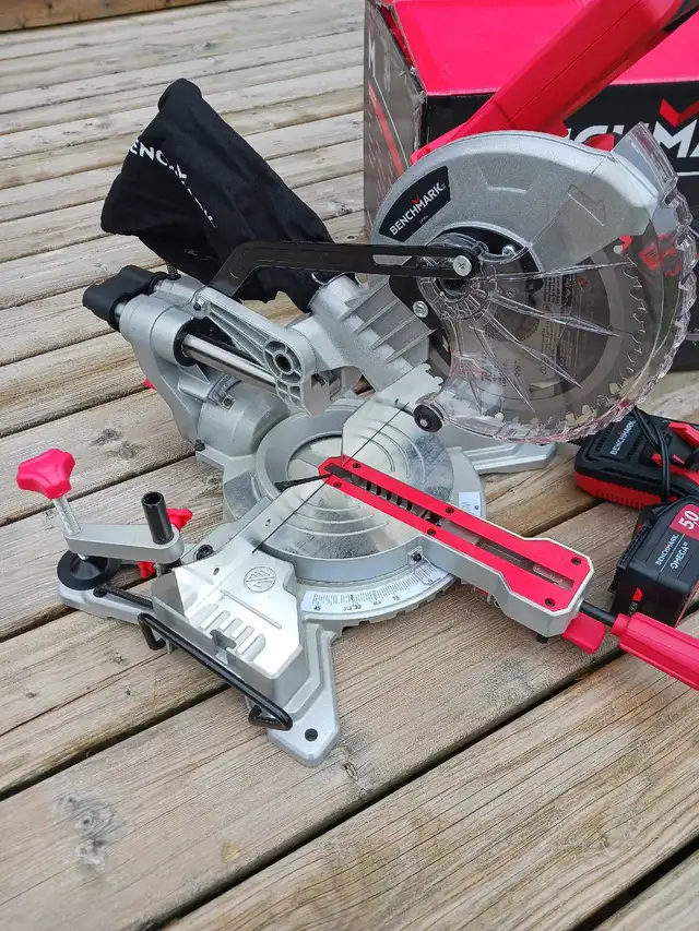 cordless mitre saw in Power Tools in Kitchener / Waterloo - Image 2