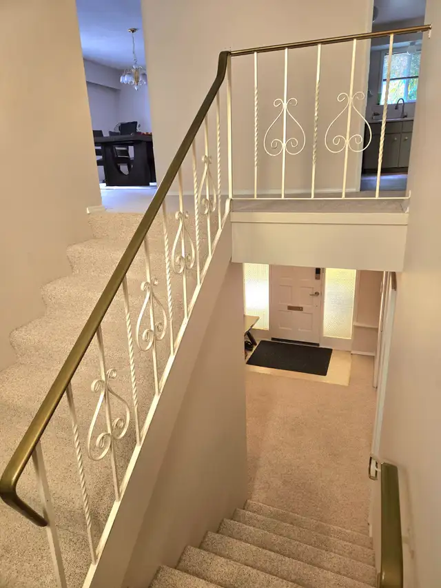 Fully furnished 3 bedroom home 1900 Sf. Downtown Sidney BC in British Columbia in Canada - Image 4