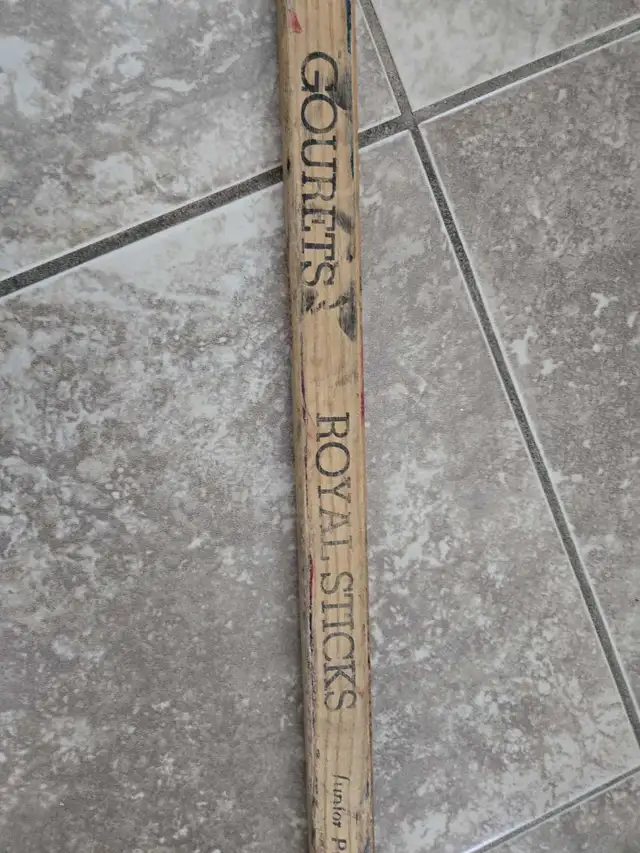 Vintage Hockey Stick GOURETS ROYAL STICK in Arts & Collectibles in Ottawa - Image 4