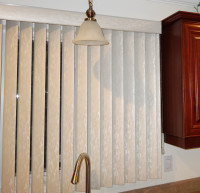 42"x43" Vertical blinds with Valance |Stores verticaux + valance
