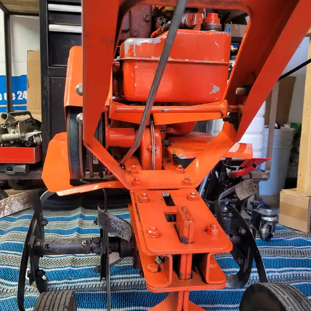 gilson 5hp rototiller c/w reverse 63848996195585124
