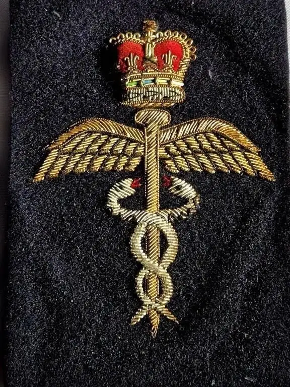 VINTAGE RAF MEDICAL CORPS EMBROIDERED INSIGNIA in Arts & Collectibles in Mississauga / Peel Region - Image 3
