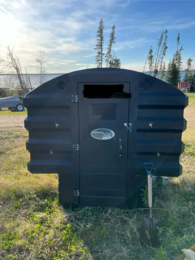 Koenders ice shack, View more