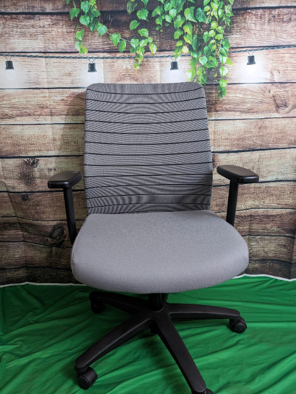 Assorted office chairs, Free delivery in Chairs & Recliners in City of Toronto - Image 3