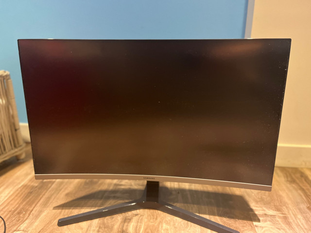 Samsung 27" FHD Curved Monitor in Monitors in Bedford - Image 3