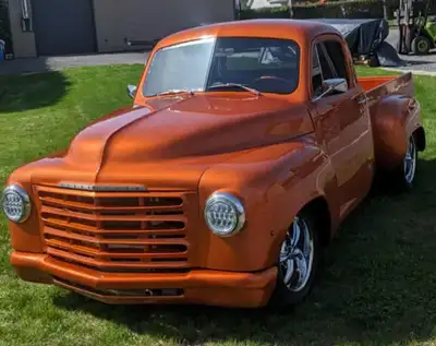 PICK-UP ANTIQUE STUDBAKER 1953 RESTOMOD. AUTOMATIQUE INTÉRIEUR ET EXTÉRIEUR IMPÉCCABLE. MÉCANIQUE A1...