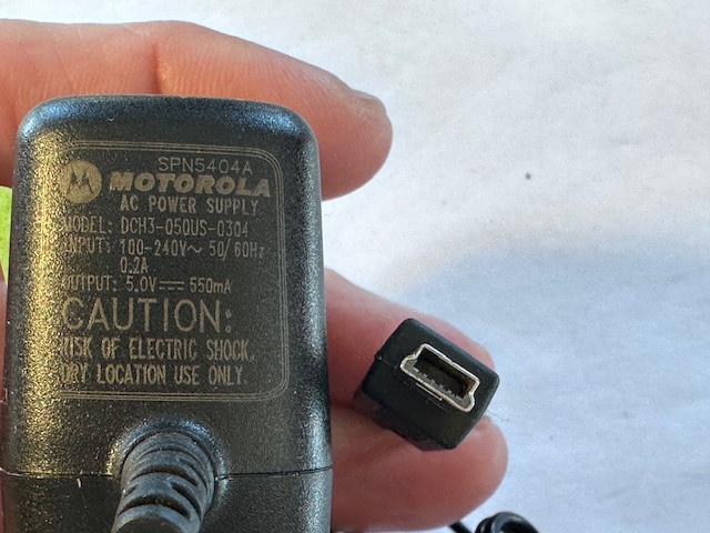 Chargeur adaptateur Motorola SPN5404A  5.0Vdc dans Accessoires pour cellulaires  à Laurentides - Image 2