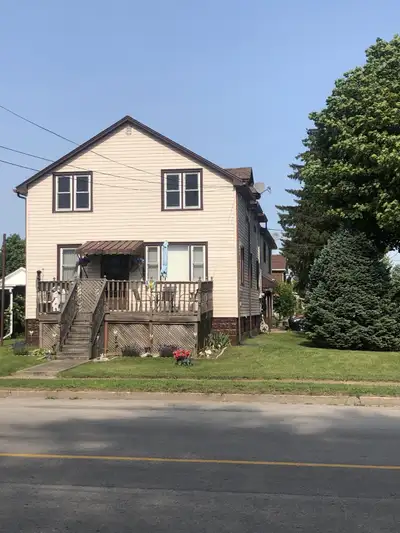 Large, 2 Bedroom + Den Apartment