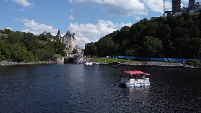 Pontoon in Great Condition! / Ponton en Superbe Condition! in Powerboats & Motorboats in Gatineau - Image 11