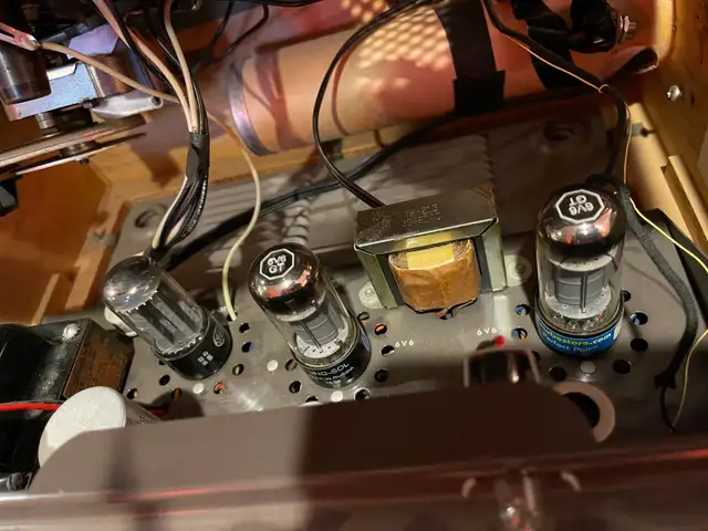 Newcomb Turntable Guitar Amp (1950’s) in Amps & Pedals in City of Toronto - Image 4