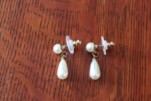 Vintage Pair Of "Pearl" Drop Earrings By Sarah Coventry in Jewellery & Watches in London - Image 2