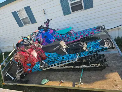 2017 Pro RMK 800, 2007km, 155 track 2016 RMK Assault 800, 2710km,155 track Drive on drive off traile...