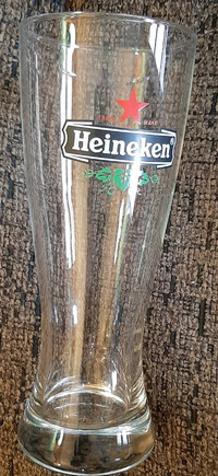 Beau Verre a Bière Heineken 10 Onces Neuf