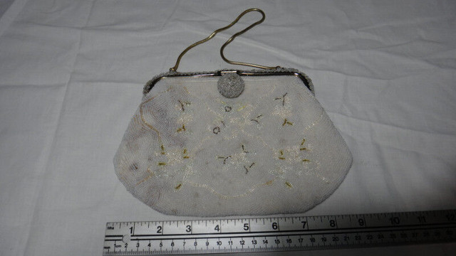 Vintage Beaded Evening Handbag dans Art et objets de collection  à Ouest de l’Île
