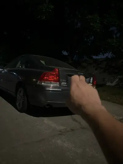 Voiture roule Problèmes : Vitre passager ne descend pas correctement Aille avant accroché Powering s...
