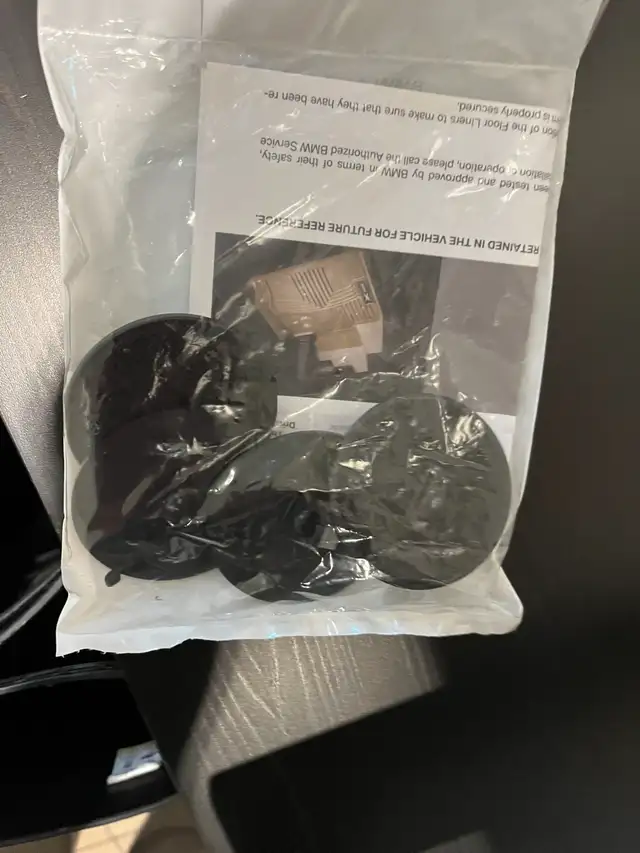 Genuine BMW 3 Series Carpeted Floor Mat - Front and Rear in Other Parts & Accessories in City of Toronto - Image 4