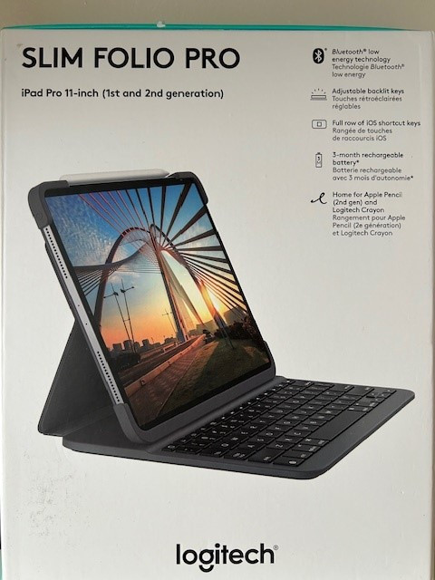 Logitech Slim Folio Pro,  iPad Pro Keyboard Case in iPad & Tablet Accessories in City of Toronto