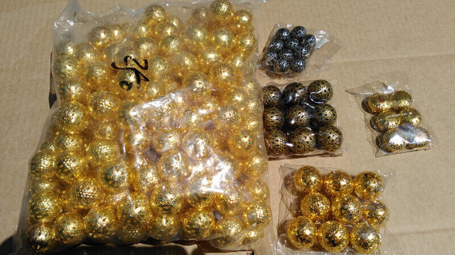 Hollow filigree metal ball beads in Hobbies & Crafts in Mississauga / Peel Region