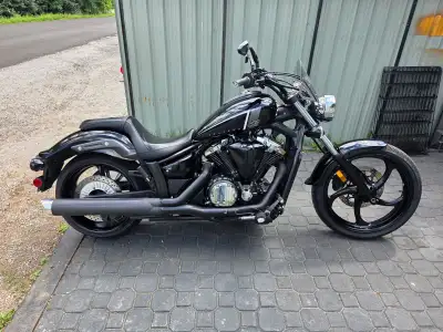 I am selling a used 2013 Yamaha motorcycle. This sleek, black Yamaha offers a smooth ride and reliab...