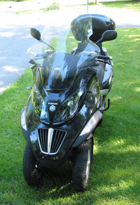 PIAGGIO MP3 (3 Wheel)