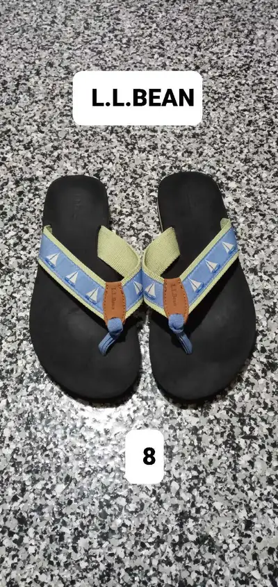 Ces sandales L.L.Bean pour femme, de taille 8, sont parfaites pour l'été! Elles ont un design nautiq...