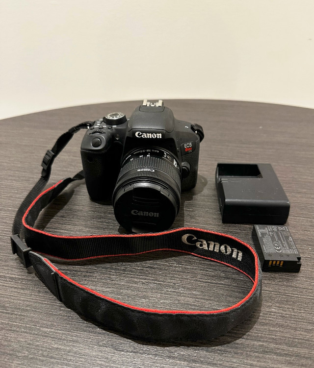 Canon Rebel EOS T7i Body and 18-55mm IS STM Lens in Cameras & Camcorders in City of Toronto